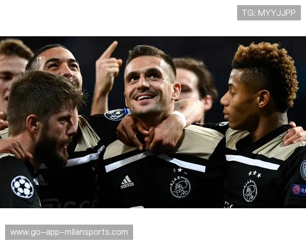 阿贾克斯瞄准哈兰德式高塔引领未来大刀阔斧扩展禁区威胁