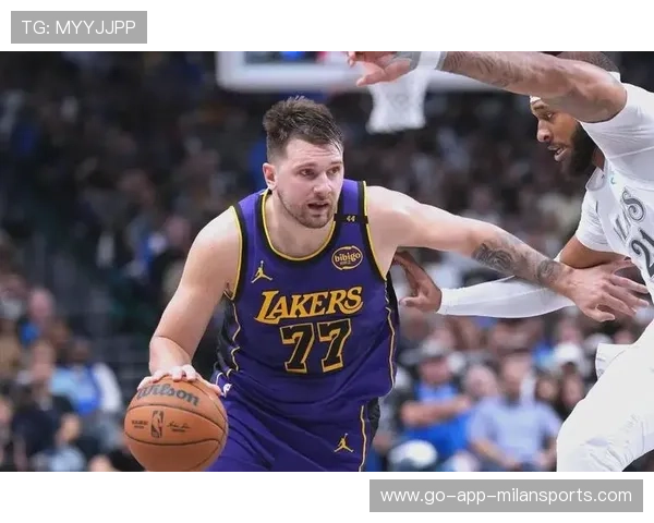 湖人队士气高昂，誓夺季后赛门票，湖人主场时隔8年再迎季后赛