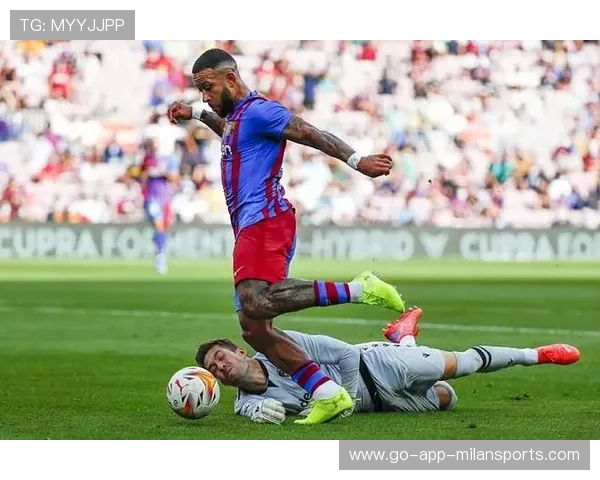 石家庄功夫新援点球点转身打门,动作利落不拖泥带水 石家庄功夫新援点球点转身打门,动作利落不拖泥带水